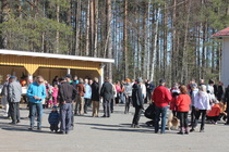 Hurissalon kylätalolle saapui paljon pääsiäisen juhlijoita.
